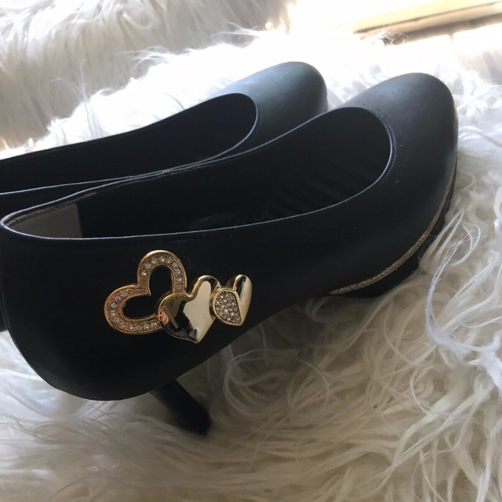 High Heels Pumps Black Leather Gold Accent Hearts